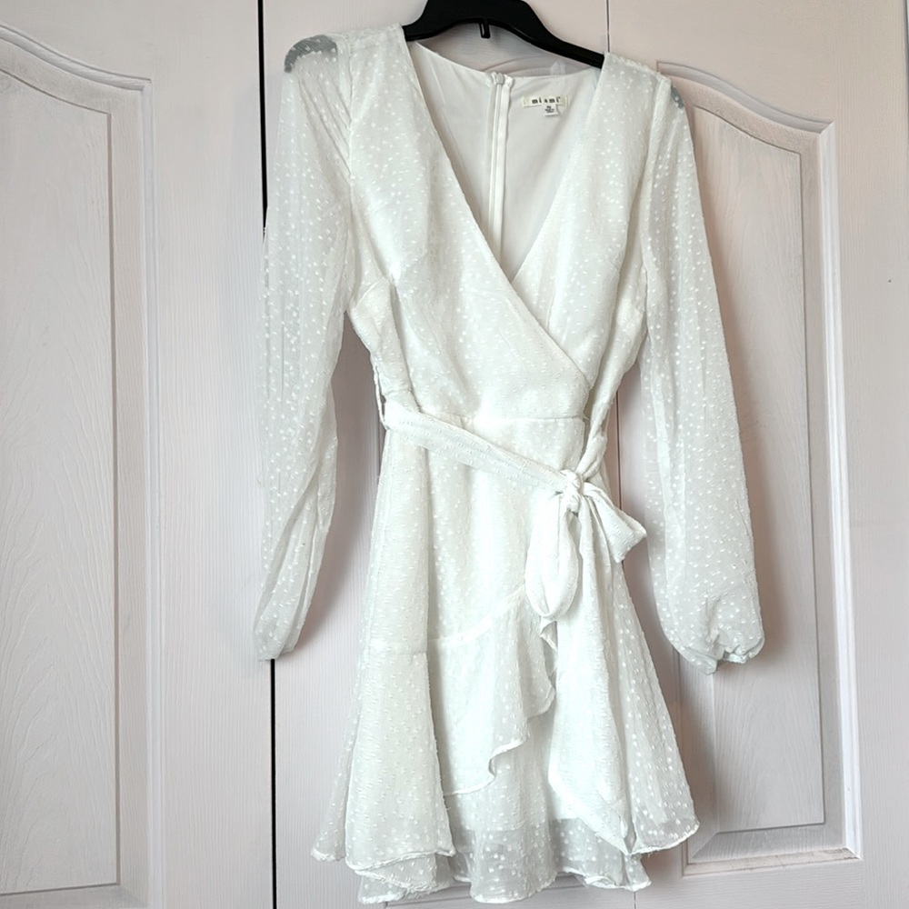 White Mini Dress Long Sheer Sleeves and Belt Size Medium